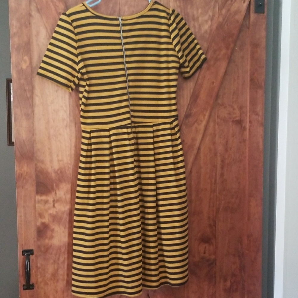 Lularoe Amelia medium - Picture 3 of 4